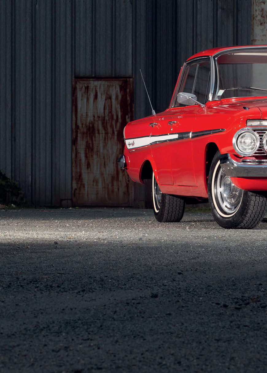 Chevrolet Impala sedan 1961 — photo 1