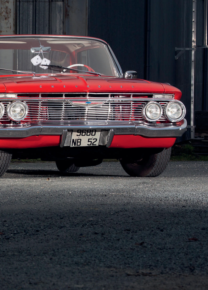 Chevrolet Impala sedan 1961 — photo 2