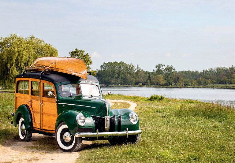 Ford Woody 1940 : un station wagon de la Croix-Rouge